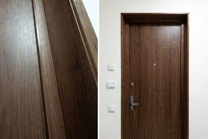 Откосы и панель из ореха для двери (1). Работы компании РСК Интерьер.