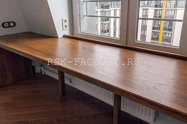 Передвижной стол из дуба. Работы компании РСК Интерьер.