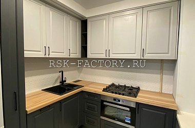 Кухонная столешница из цельноламельного ясеня