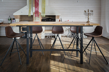 Барная стойка из слэба карагача. Работы компании РСК Интерьер.