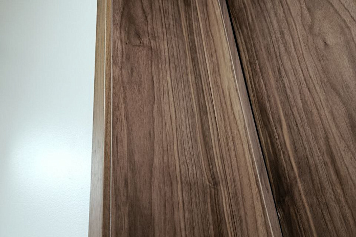 Откосы и панель из ореха для двери (8). Работы компании РСК Интерьер.